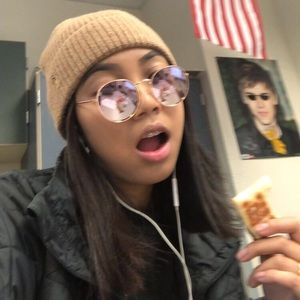 Meet your Posher, Alicia